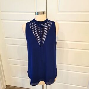 MAETTE WOMEN'S BLUE SLEEVELESS V NECK DESIGN TOP SIZE LARGE